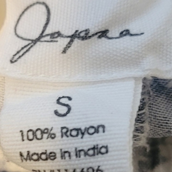 Sleeveless Floral Dress - Picture 3 of 3